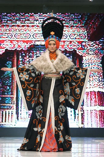 Jakarta, Indonesia - 15 Mei 2013. Balijava by Denny Wirawan The Glorious Handwoven of Indonesia Cita Tenun Indonesia. Jakarta Fashion & Food Festival 2013 at Grand Ballroom Harris Hotel. Kelapa Gading. Jakarta. [Foto: Mohammad Abduh/Wolipop]