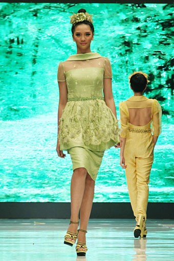 Jakarta, Indonesia - 15 Mei. Sebastian Gunawan The Glorious Handwoven of Indonesia Cita Tenun Indonesia. Jakarta Fashion & Food Festival 2013 at Grand Ballroom Harris Hotel. Kelapa Gading. Jakarta Utara. [Foto: Mohammad Abduh/Wolipop]