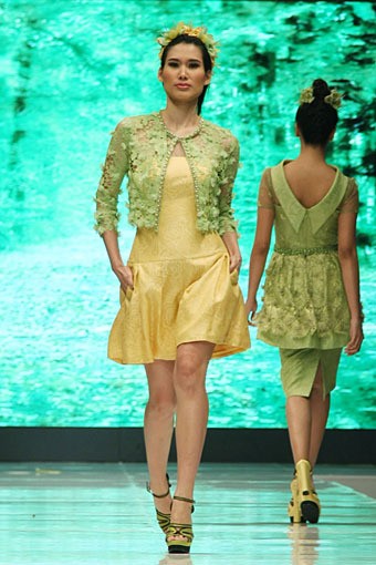 Jakarta, Indonesia - 15 Mei. Sebastian Gunawan The Glorious Handwoven of Indonesia Cita Tenun Indonesia. Jakarta Fashion & Food Festival 2013 at Grand Ballroom Harris Hotel. Kelapa Gading. Jakarta Utara. [Foto: Mohammad Abduh/Wolipop]