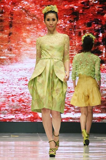 Jakarta, Indonesia - 15 Mei. Sebastian Gunawan The Glorious Handwoven of Indonesia Cita Tenun Indonesia. Jakarta Fashion & Food Festival 2013 at Grand Ballroom Harris Hotel. Kelapa Gading. Jakarta Utara. [Foto: Mohammad Abduh/Wolipop]