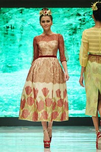 Jakarta, Indonesia - 15 Mei. Sebastian Gunawan The Glorious Handwoven of Indonesia Cita Tenun Indonesia. Jakarta Fashion & Food Festival 2013 at Grand Ballroom Harris Hotel. Kelapa Gading. Jakarta Utara. [Foto: Mohammad Abduh/Wolipop]