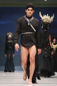 Jakarta, Indonesia - 15 Mei. SPOUS by Priyo Oktaviano Grains De Sable. Cita Tenun Indonesia. Jakarta Fashion & Food Festival 2013 at Grand Ballroom Harris Hotel. Kelapa Gading, 15 Mei 2013. Jakarta. [Foto: Mohammad Abduh/Wolipop]