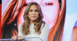 Si Cantik J-Lo Jualan Ponsel