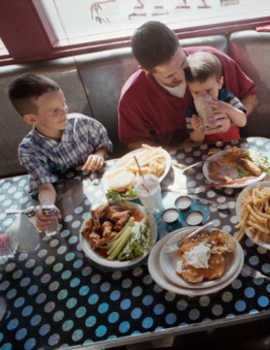 Agar Anak Lebih Sehat, Hindari Memberi Makanan Berpengawet