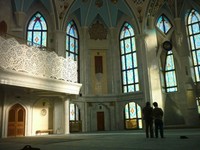 Wisatawan Muslim yang pertama kali datang dan menyaksikan masjid ini pasti berdecak mengagumi keindahannya. Banyak juga di antaranya yang terharu saat beribadah di dalamnya (Nurul/detikTravel)