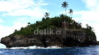 Pulau ini belum banyak dikunjungin wisatawan.