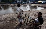 Lokasi Penggusuran Jadi Tempat Berenang