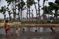 Rencana ini mendapat penolakan dari warga.