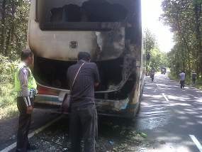 Bus Rombongan Nelayan asal Kalsel Terbakar di Situbondo