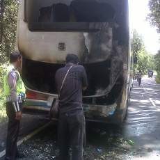 Bus Rombongan Nelayan asal Kalsel Terbakar di Situbondo
