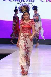 Jakarta, Indonesia - 16 Mei. Sugeng Waskito Warna Sriwijaya. Jakarta Fashion & Food Festival 2013 at Grand Ballroom Harris Hotel. Kelapa Gading. 16 Mei 2013. Jakarta. [Foto: Mohammad Abduh/Wolipop]