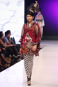 Jakarta, Indonesia - 16 Mei. Sugeng Waskito Warna Sriwijaya. Jakarta Fashion & Food Festival 2013 at Grand Ballroom Harris Hotel. Kelapa Gading. 16 Mei 2013. Jakarta. [Foto: Mohammad Abduh/Wolipop]