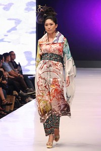 Jakarta, Indonesia - 16 Mei. Sugeng Waskito Warna Sriwijaya. Jakarta Fashion & Food Festival 2013 at Grand Ballroom Harris Hotel. Kelapa Gading. 16 Mei 2013. Jakarta. [Foto: Mohammad Abduh/Wolipop]