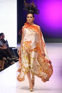 Jakarta, Indonesia - 16 Mei. Sugeng Waskito Warna Sriwijaya. Jakarta Fashion & Food Festival 2013 at Grand Ballroom Harris Hotel. Kelapa Gading. 16 Mei 2013. Jakarta. [Foto: Mohammad Abduh/Wolipop]