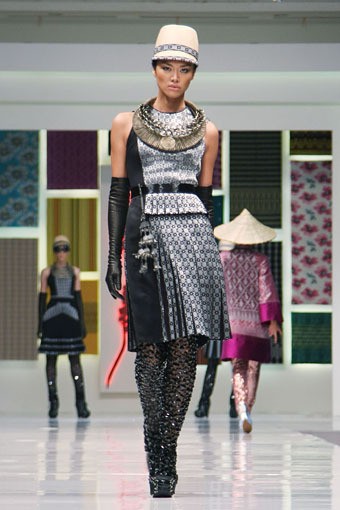 Jakarta, Indonesia - 15 Mei 2013. Didi Budiardjo Claire de Lune. Cita Tenun Indonesia. Jakarta Fashion & Food Festival 2013 at Grand Ballroom Harris Hotel. Kelapa Gading. Jakarta. [Foto: Mohammad Abduh/Wolipop]