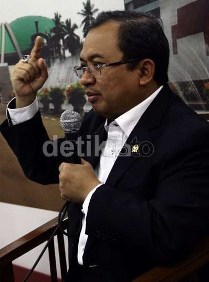 Pimpinan DPR Acungi Jempol Tingkat Kelulusan UN SMA 99,8 % Pimpinan DPR Acungi Jempol Tingkat Kelulusan UN SMA 99,8 %