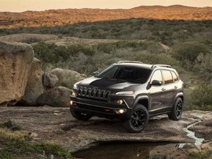 Chrysler Didesak untuk Menarik Mobil Jeep Cherokee