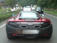 Meliuk-liuk di jalan perbukitan dengan McLaren. (Foto Sulaiman Akbar)