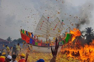 Bakar Perahu Tongkang, Tradisi Unik di Bagan Siapi-api