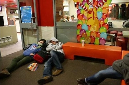 Ketika McDonalds Jadi Tempat Bermalam Backpacker