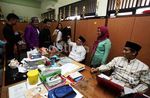 Pakaian Adat Warnai Kelulusan Siswa SMA