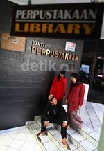 Pakaian Adat Warnai Kelulusan Siswa SMA