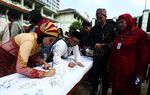 Cegah Corat-coret, Siswa Tanda Tangan di Kain Putih