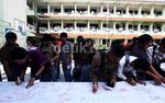 Cegah Corat-coret, Siswa Tanda Tangan di Kain Putih