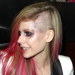 Marilyn Manson Pengaruhi Gaya Rambut Avril Lavigne