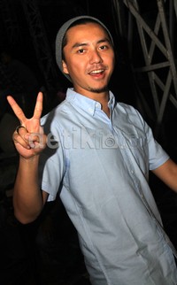 Sebelum tampil dengan balutan jas, Omesh memang senang tampil casual. Gusmun/detikFoto.