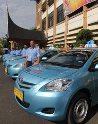 Kehadiran taksi Blue Bird di Sumatera Barat bukan saja mewarnai moda transportasi jenis taksi di wilayah ini, tetapi juga terkait dengan persiapan Pemda Sumbar dan Kementerian Pariwisata dan Ekonomi Kreatif sebagai penyelenggara even kelas internasional yakni Tour de Singkarak  2013.     