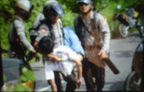 Bubarkan Konvoi Kelulusan, Seorang Polisi dan Pelajar Terluka