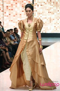 Jakarta, Indonesia - 16 Mei. Zainal Songket Warna Sriwijaya. Jakarta Fashion & Food Festival 2013 at Grand Ballroom Harris Hotel. Kelapa Gading. 16 Mei 2013. Jakarta. [Foto: Mohammad Abduh/Wolipop]