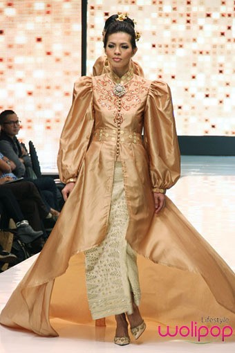 Jakarta, Indonesia - 16 Mei. Zainal Songket Warna Sriwijaya. Jakarta Fashion & Food Festival 2013 at Grand Ballroom Harris Hotel. Kelapa Gading. 16 Mei 2013. Jakarta. [Foto: Mohammad Abduh/Wolipop]