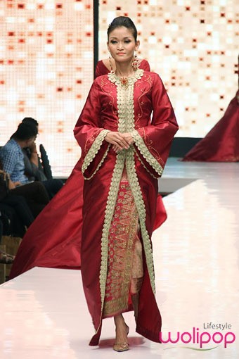 Jakarta, Indonesia - 16 Mei. Zainal Songket Warna Sriwijaya. Jakarta Fashion & Food Festival 2013 at Grand Ballroom Harris Hotel. Kelapa Gading. 16 Mei 2013. Jakarta. [Foto: Mohammad Abduh/Wolipop]