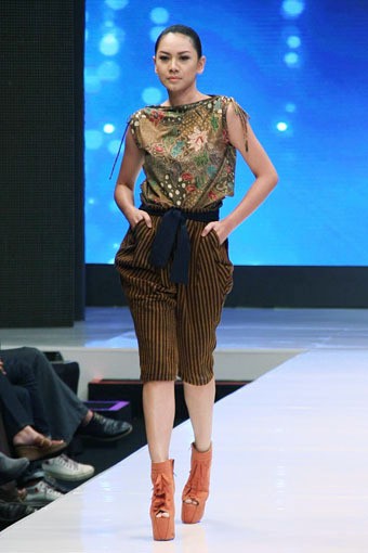 Jakarta, Indonesia - 16 Mei. Phillip Iswardono The Journey to the north sea. Jakarta Fashion & Food Festival 2013 at Grand Ballroom Harris Hotel. Kelapa Gading. 16 Mei 2013. Jakarta. [Foto: Mohammad Abduh/Wolipop]