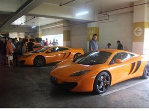 Pengguna Mobil Super Nobar Fast & Furious 6
