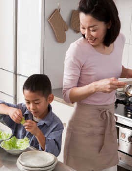 Yuk, Ajak Si Kecil Bikin Hot Dog dan Puding Cokelat yang Enak!