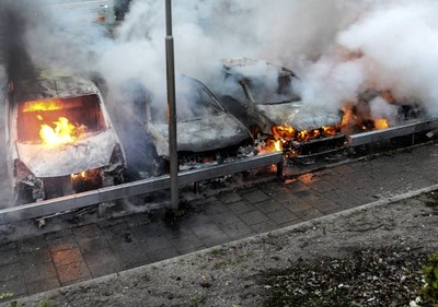 Swedia Rusuh, Puluhan Mobil Dibakar