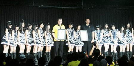 JKT48 Bersama Indosat Raih Rekor MURI Konser Digital Dengan Kru Terbanyak