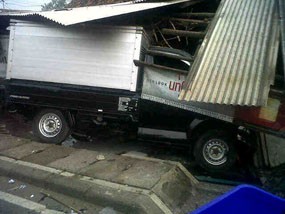 Pick Up Tabrak Enam Orang, Satu Bocah Tewas