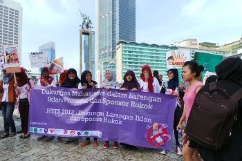 Aksi Damai Anti Rokok Warnai Car Free Day