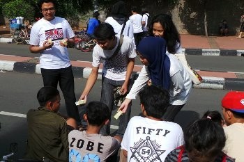 Sambut Hari Tanpa Tembakau Sedunia, Rokok Pengunjung CFD Ditukar Susu