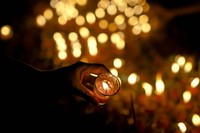 Lilin dinyalakan dalam perayaan hari suci Waisak tahun 2557.