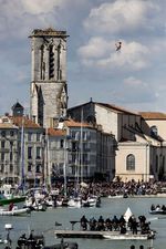 Adu Lompat dari Gedung 27,5 Meter