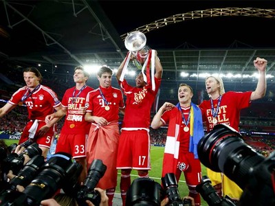 Bayern Angkat Trofi Liga Champions