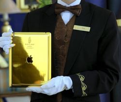 Menginap di Hotel Ini Dipinjami iPad Emas, Mau?