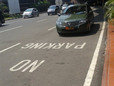 Dilarang Parkir Pak!