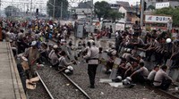 Akibat aksi blokir ini, Kereta dari arah Jatinegara dan Tanah Abang hanya sampai di Stasiun Manggarai. Begitu juga dari arah Tangerang hanya sampai Stasiun Pesing.