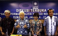 Turut hadir dalam acara tersebut Mochtar Pabottingi, Aviliani, Laode Ida, dan Didi Supriyanto.